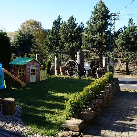 Chalupa Nela Apartmany Haj U Loucne Pod Klinovcem Loučná pod Klínovcem Exteriör bild